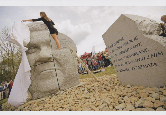 Kliknut�m otev�ete nov� okno s v�t�� fotografi�.